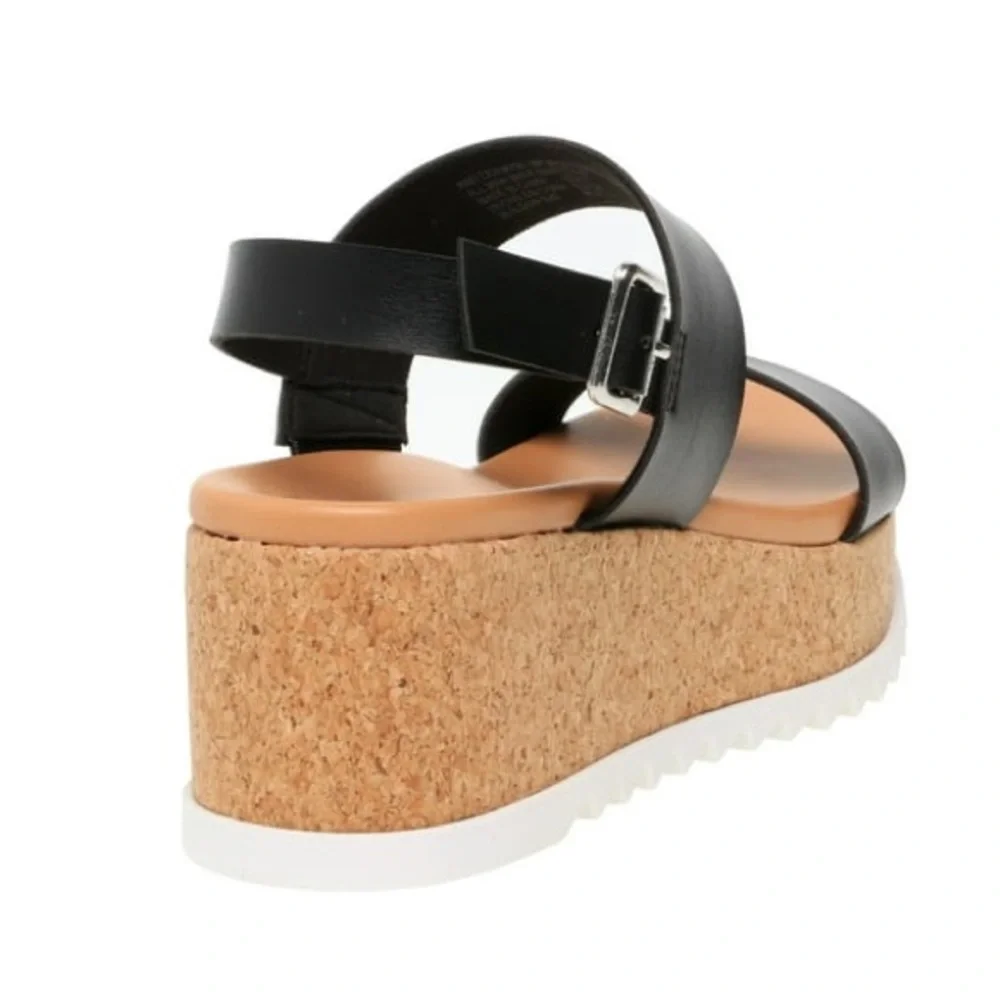 Time and Tru Platform sandals Shoe Size: 9 Shoe Closure: Buckle, Slingback